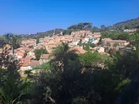 Studio near sandy beach Hoteles en La Londe-les-Maures