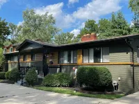 Mid-Century Palm Spring Lifestyle Hotels near New Orleans Mall