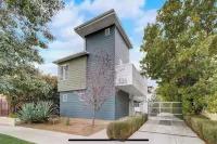 Sophisticated 2-bedroom condo in gorgeous Santa Barbara