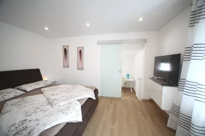 House in Memmingen Altstadt in the Allgäu, terrace, garden, train station, airport Hotels near Hexenturm