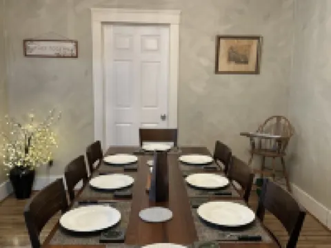 Fireside Retreat, Place To Stay in Warren Ohio, Sleeps 8 Hotels in Warren