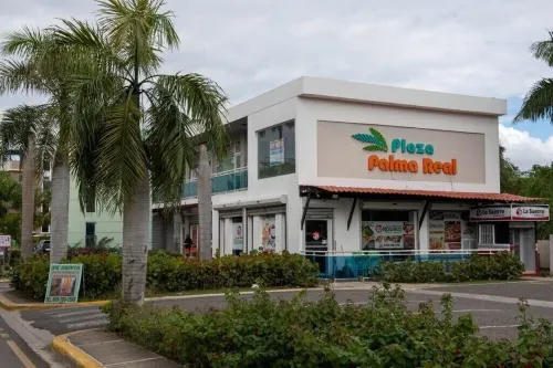 Near the Santiago airport, 15 minutes from the center of Santiago.