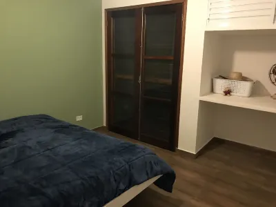 Family house, quiet and safe, close to the beach and shops Hotels near Cocanha Beach