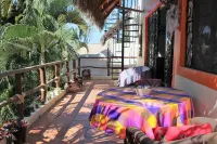 Casa Tortuga 3BR/2BA, private pool, patio&garden, roof terrace w view, parking.
