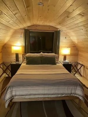 Quaint, Quiet Cottage with Cozy Bunkhouses