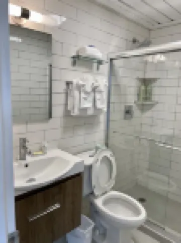 Renovated Amazing Waterfront Escape: Balcony, Paradise At A Great Price!