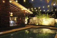 Charming 3-bedroom beach cabin with Starlink WiFi, AC in enchanting Tamanique Hotels in Atami