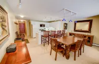 Spacious Condo with Excellent Location at the Base of Aspen Mountain