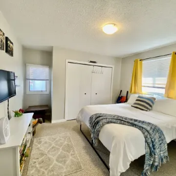 Hoodoo Hideout | Family Retreat | King Suite