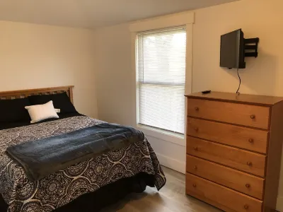 3bed -1 bathApartment in town mins to UMF or Hospital Hotels near Octagon House