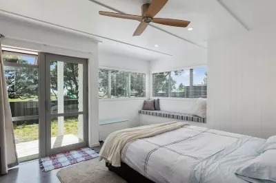 luxury beach flat,  MAXIMUM four people, No cleaning fee Hôtels à : 