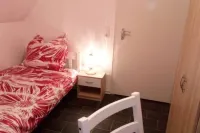 Gästehaus Barbara mit Garage in 26919 Brake Hotels in Brake