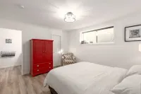 Private apartment in the quiet community of North Vancouver Lynn Valley