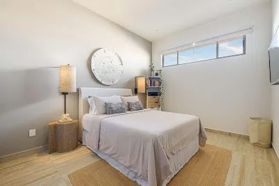 Sea view Apartment in Vista Vela 1 close by Costco.