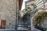 A window over Lake Como - stone cottage with amazing view and private garden