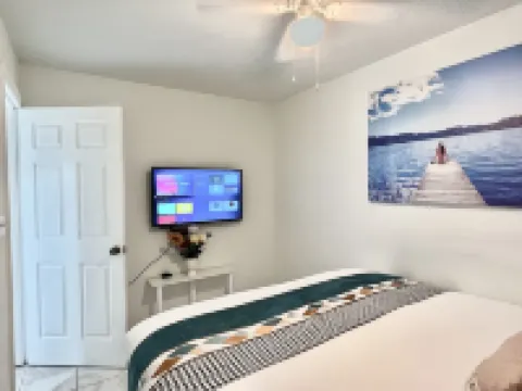 Lovely Apartment with King Size Bed in Venetian Road