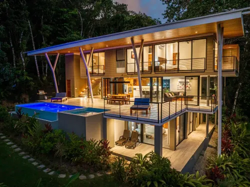 Tropical 4 Bedroom Luxury Home with Pool & Hot Tub