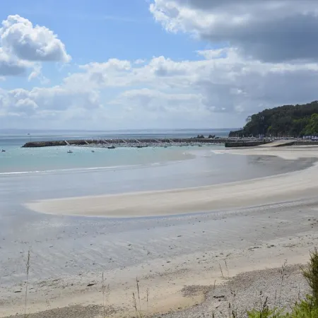 Typical Morgat house 150m from the beach with private garden