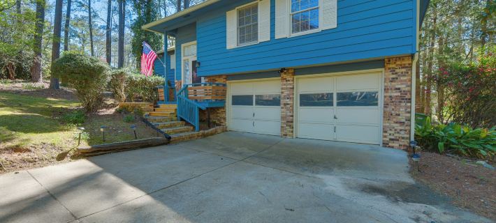 Inviting Columbus Home w/ Deck: 7 Mi to Downtown! Hotels in Columbus