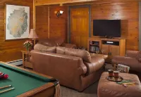 Friends Lake Inn Hotels in Chester