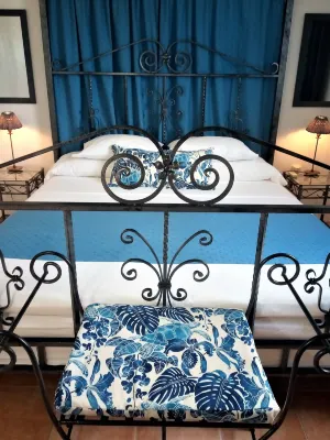 Caribbean Sea View Holiday Apartments - parking
