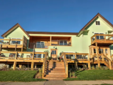 Roam Inn Hotels in Munising