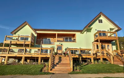 Roam Inn Hotels near Horseshoe Falls