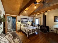 The Iris Garden Downtown Cottages and Suites Hotels in Brown County