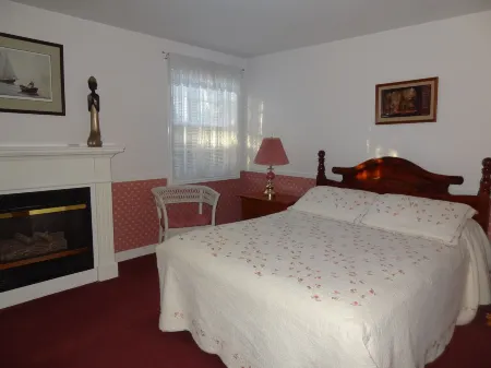 Canterbury Inn Отели рядом с достопримечательностью «Сентенниал Лилак Гарден»