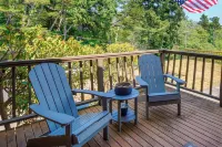 Westport Retreat w/ Pool Table: Walk to State Park