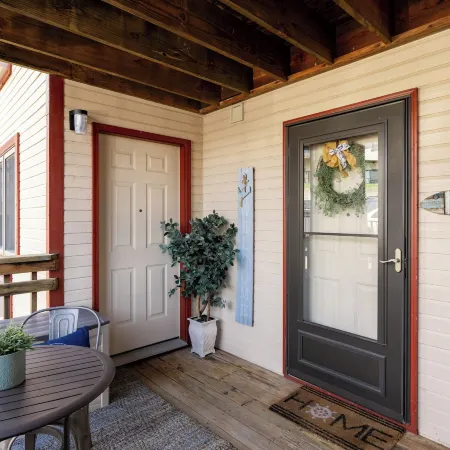Waterfront Pool! Near Sdc - Step-Free Access!