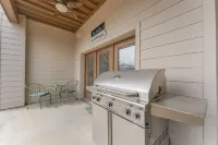 On the Rocks 3 Bedroom Condo by RedAwning - Homestays