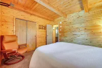 Alpine Cabin w/ Deck: 3 Mi to Luna Lake! - Landsted