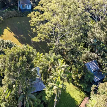 Montville Country Cabins Отели рядом с достопримечательностью «Mapleton Observatory»