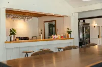 Le Montagnard, Auberge Hôtel & Chalets Hotels in Sutton