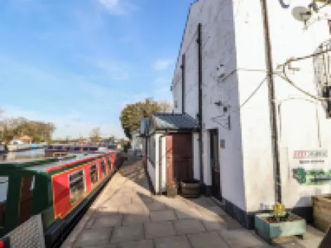 Quayside Apartment Hotels in Henhull