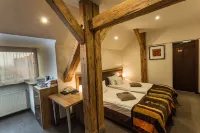 Dwór Kombornia - Folwark Hotels in Krosno