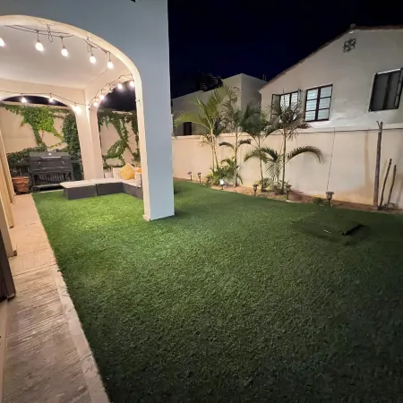 Family Home Private Garden and Jacuzzi