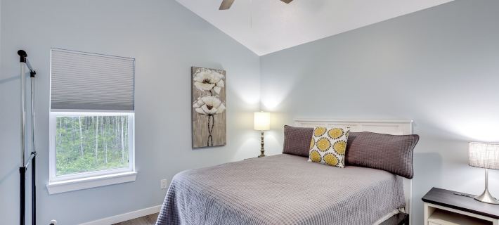 Pet Friendly Higgins Lake Home: Firepit & Yard Ξενοδοχεία στην πόλη Roscommon County