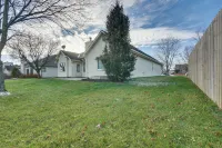 Tranquil Fort Wayne Home 7 Mi to Downtown - parking