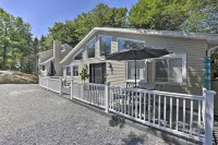 Fire Pit and Furnished Deck Serene Tobyhanna Escape - Wifi