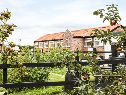 Bowler Yard Cottage Hotels in Edwinstowe