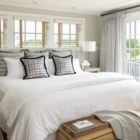 Vineyard Square Hotel & Suites