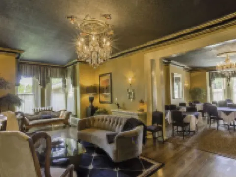 The Woodview Inn Hotels in Gananoque