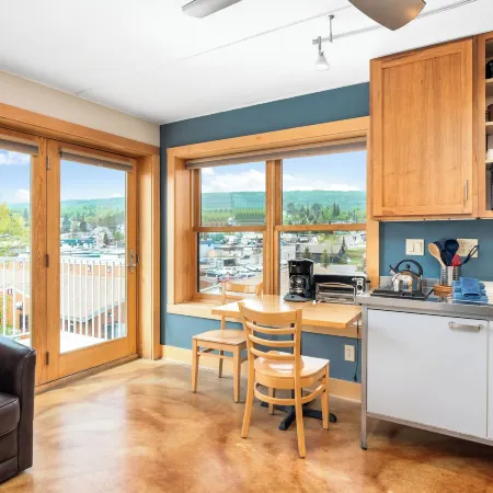 East Bay Suites