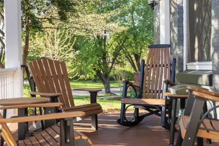 Inn at Woodhaven-in the Heart of the Bourbon Trail-over 12 Distilleries Nearby Отели рядом с достопримечательностью «T3»