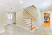 16 Mi to Boston: Home w/ Deck in Weymouth - 4-Sterne