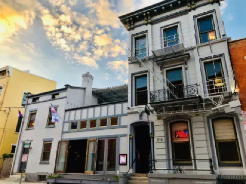 Symphony Hotel & Restaurant Hotels near Cincinnati Art Museum