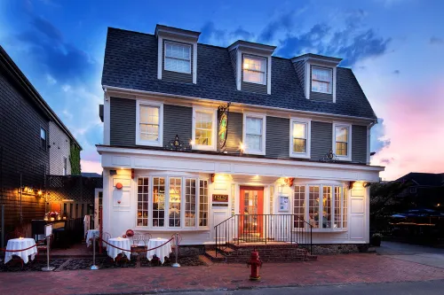 Bouchard Restaurant & Inn Hotel di Newport