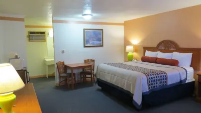 Howard Johnson by Wyndham Raton